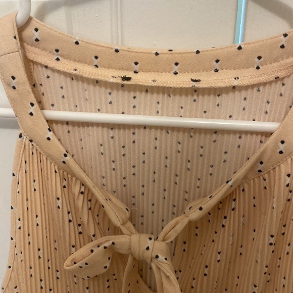 Cream colored blouse - Picture 4 of 10